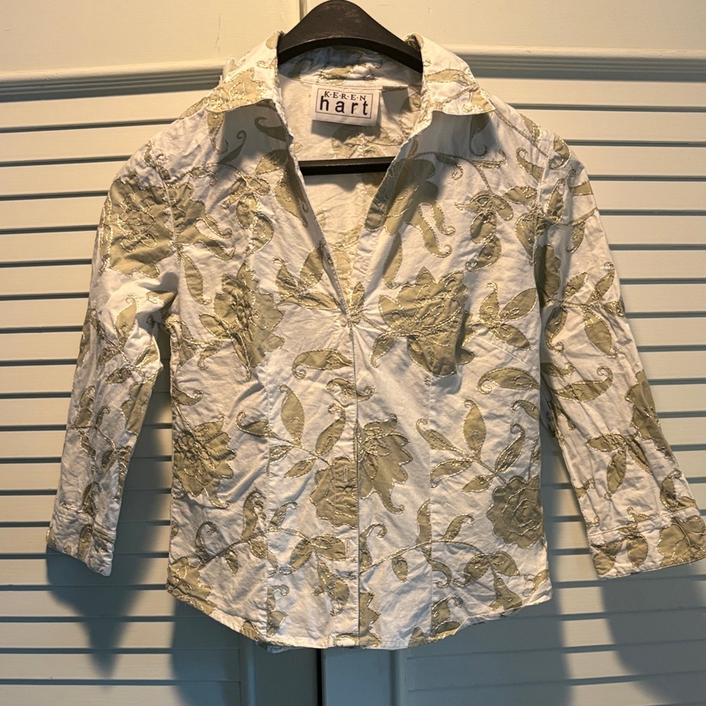 KEREN hart Women's Floral Embroidered Button Down Shirt - White and Tan Small